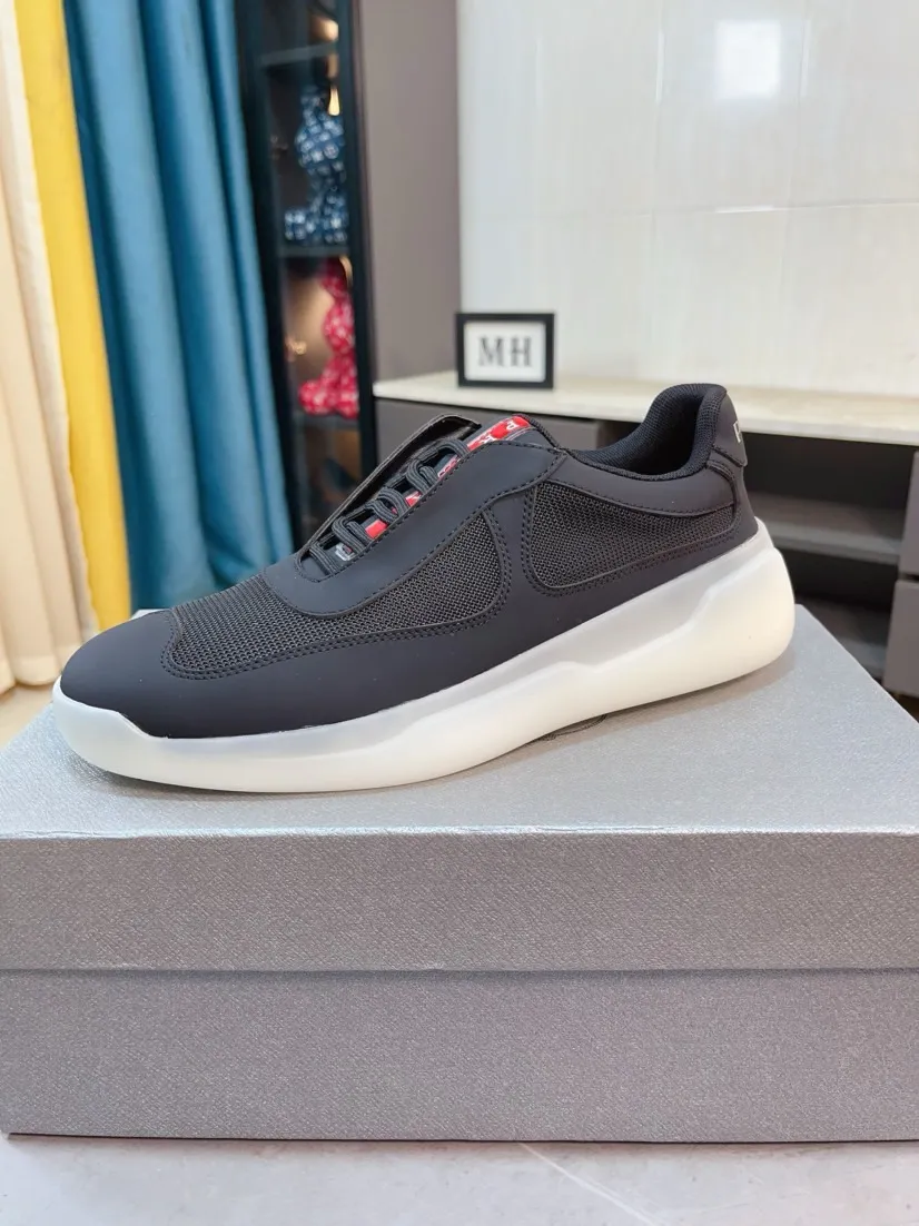Men's shoes 💰420🌹🌹Prada is a luxurious and fashionable high-end product ✊🔥The perfect last shape and top-notch handcrafting make this shoe immediately create a strong aristocratic atmosphere. Imported first-layer cowhide with brogue carving crafts💋Genuine leather lining🎶Rubber combination outsole specially imported from France for leather shoes😍Color: Mysterious Black☕️Size 38～44